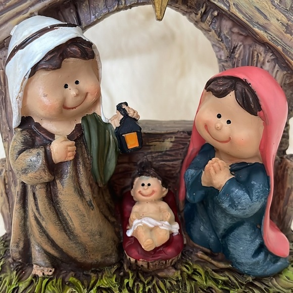 Super Cute Little Manger Scene - Picture 2 of 4